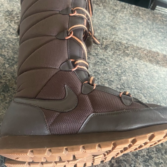 Nike Tall sneaker boots Brown and tan lace up size 9.5 - Picture 7 of 11